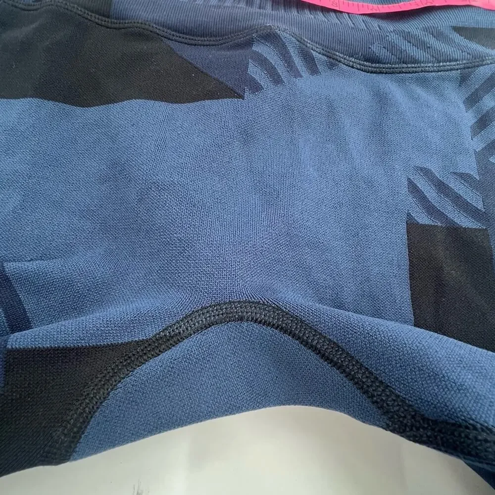 Sweaty Betty Interval Seamless 7/8 Workout Leggings
Navy Blue Block Jacquard M - Picture 7 of 10